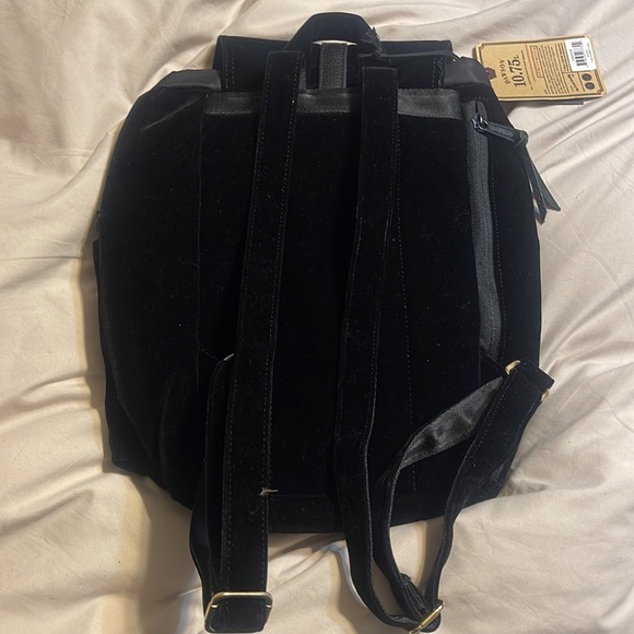 BNWT velvet Herschel backpack - Picture 2 of 3